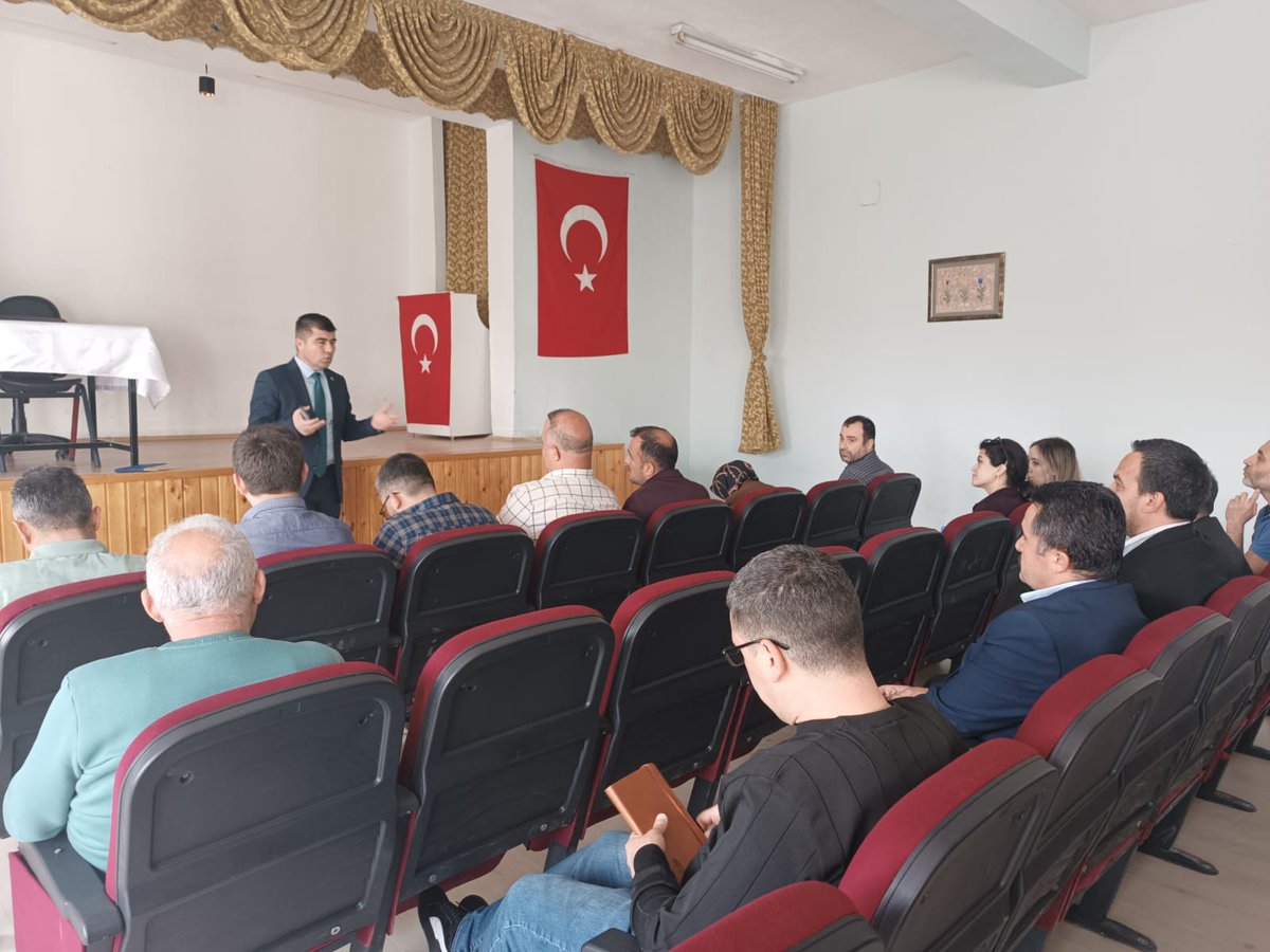 İlçe Milli Eğitim Müdürümüz Sayın Nihat Ergül başkanlığında, Şube Müdürlerimiz, okul/kurum müdürlerimiz ve rehber öğretmenlerimizin katılımı ile Sarıoğlan Halk Eğitimi Merkezi Konferans Salonu'nda "Okul Güvenliği" toplantısı yapıldı.
<a href="/tcmeb/">Millî Eğitim Bakanlığı</a> <a href="/TC_Sarioglan/">Sarıoğlan Kaymakamlığı</a> <a href="/kayserimem/">Kayseri İl Millî Eğitim Müdürlüğü</a> <a href="/CoskunESEN57/">Coşkun ESEN</a>