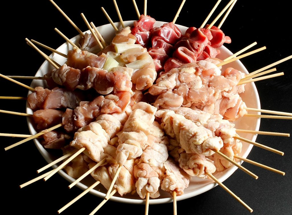 jimotocompany's tweet image. ついに！鳥取の絶品焼き鳥がTikTokで買える！✨

グループ会社のTikTok Shopがオープンしました。
厳選された鶏肉を、一本一本熟練の技で串打ちした逸品です！
家でこのクオリティが食べられるのは反則級、、

これからのGWやBBQにもぴったり！

詳細はリプライ欄のリンクから👇
#TikTokShop