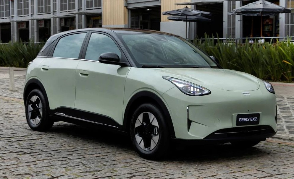 foroelectricos's tweet image. ¡Bombazo en Valencia! 🇪🇸⚡️ Ford fabricará el nuevo Geely E2 en Almussafes.

🔹 Rival directo del Renault 5 y el ë-C3. 🔹 325 km de autonomía WLTP. 🔹 Maletero de 375L + 70L delante. 🔹 Puesta a punto con ADN Lotus.
¡Gran noticia para la industria española! 🏗️🔋
#Geely #Ford