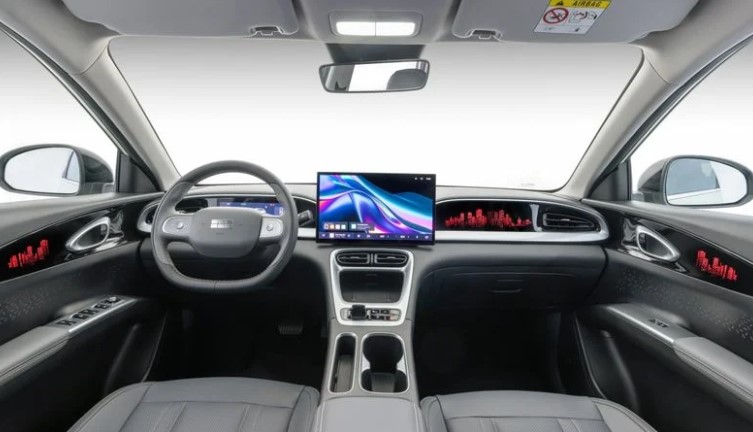 foroelectricos's tweet image. ¡Bombazo en Valencia! 🇪🇸⚡️ Ford fabricará el nuevo Geely E2 en Almussafes.

🔹 Rival directo del Renault 5 y el ë-C3. 🔹 325 km de autonomía WLTP. 🔹 Maletero de 375L + 70L delante. 🔹 Puesta a punto con ADN Lotus.
¡Gran noticia para la industria española! 🏗️🔋
#Geely #Ford