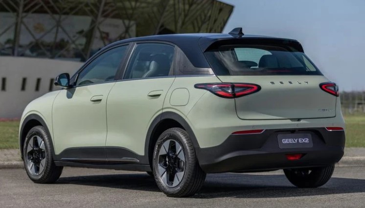 foroelectricos's tweet image. ¡Bombazo en Valencia! 🇪🇸⚡️ Ford fabricará el nuevo Geely E2 en Almussafes.

🔹 Rival directo del Renault 5 y el ë-C3. 🔹 325 km de autonomía WLTP. 🔹 Maletero de 375L + 70L delante. 🔹 Puesta a punto con ADN Lotus.
¡Gran noticia para la industria española! 🏗️🔋
#Geely #Ford