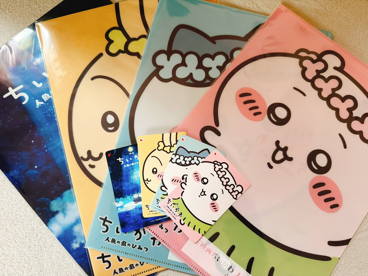 Kisa1472's tweet photo. 朝7時から並んでGetしてきたよー٩(๑•ㅂ•)۶
ただ間違えて大人4枚買ってしまった、、
子供の分！！

#ちいかわ映画 https://t.co/MenFvwtnlB