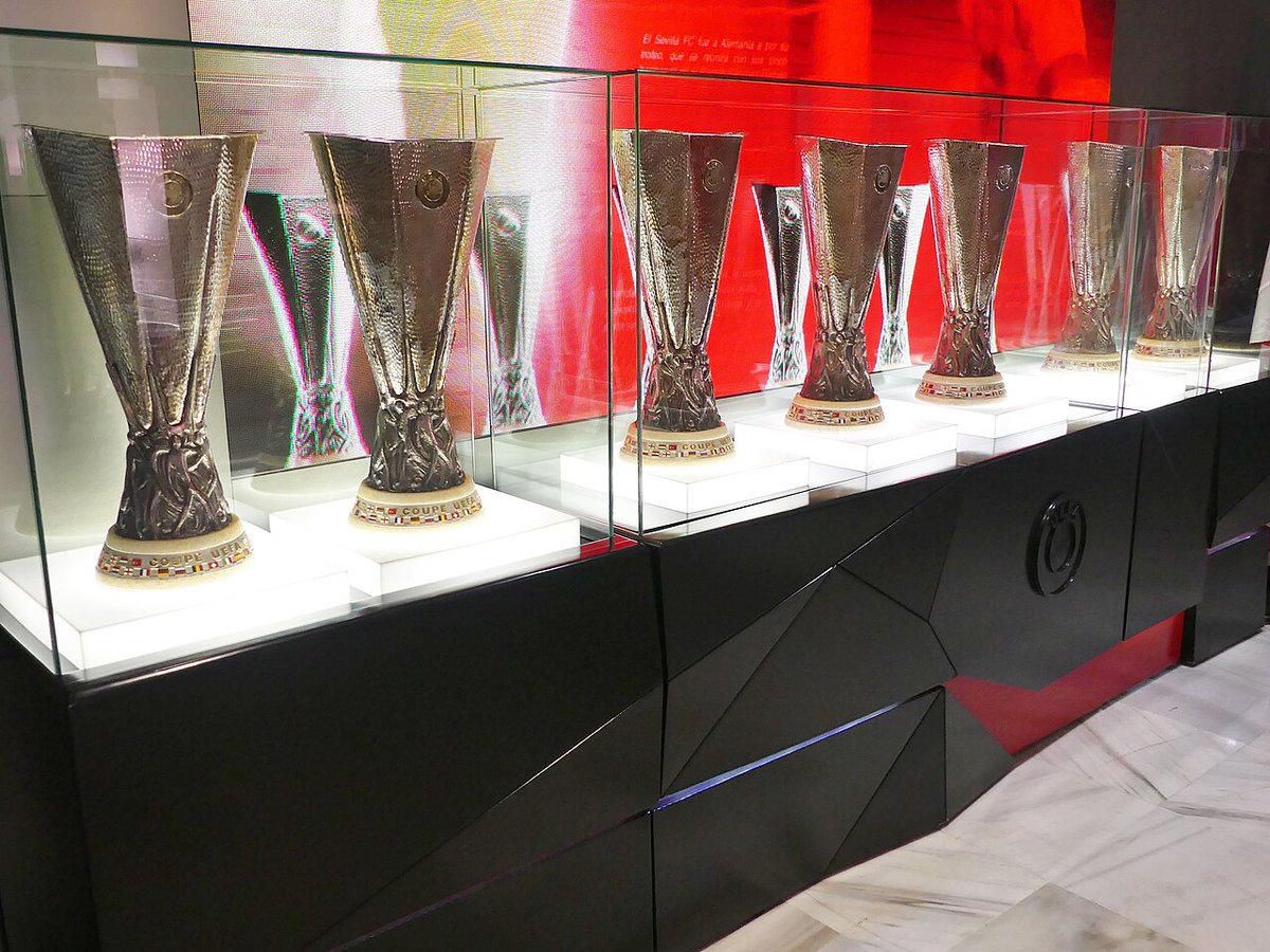 Se dice , se cuenta , se rumorea que...
"La zorra cuando no llega a las uvas, desprecia lo que no puede obtener..."
Buenos días 🌻😉