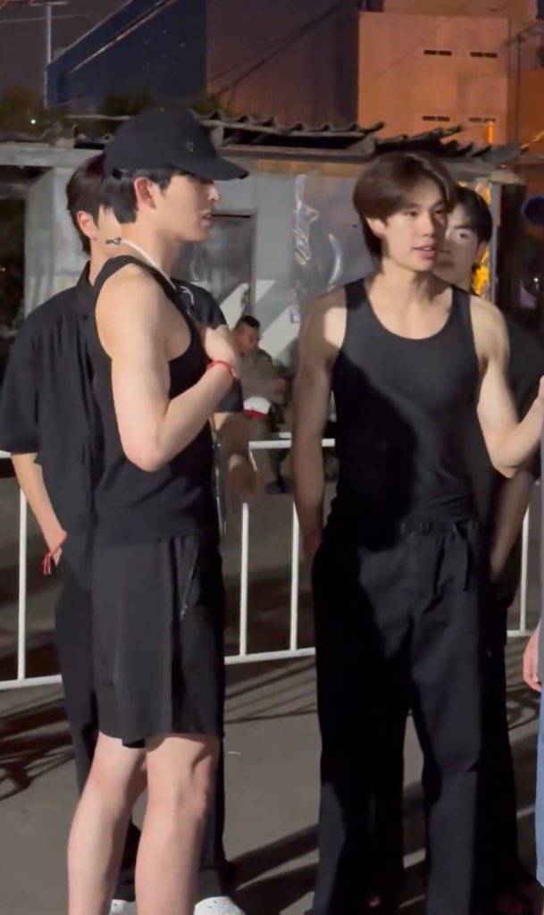 Chew ☾ tweet media