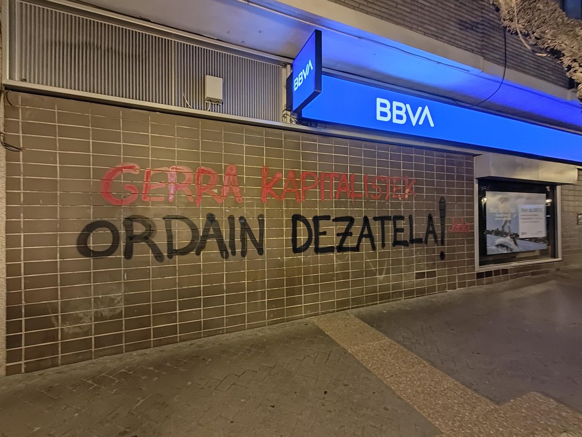 JardunK's tweet photo. JARKI antolakunde iraultzaileak BBVA, Santander Kutxabank... bezalako bankuek industria armamentistikarekin daukaten erlazioa salatu du.

GERRA KAPITALISTEK ORDAIN DEZATELA! https://t.co/YEGbfRcnpA