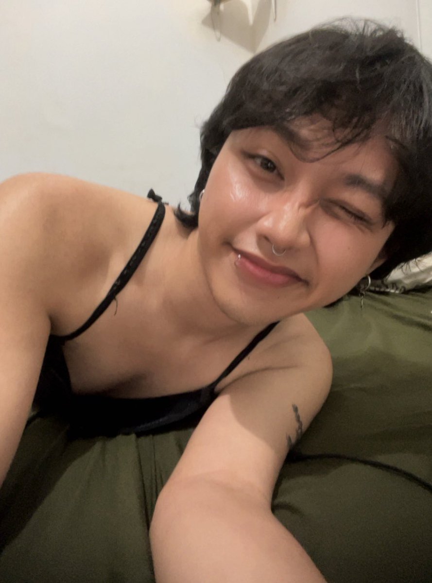 batawhore's tweet photo. pics you'd get if i was ur bf https://t.co/96Y7OAlTw0