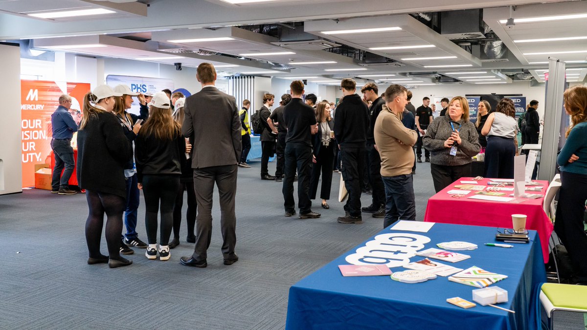 eccampusuk's tweet photo. Some great photos taken by Zoe Campbell Photography at the recent QTS Data Centers Careers Day! 📷

It was brilliant to see so many Year 10–13 students  engaging with employers and exploring the wide range of career opportunities available across the energy and maritime sectors. https://t.co/dMa9KtWyV7
