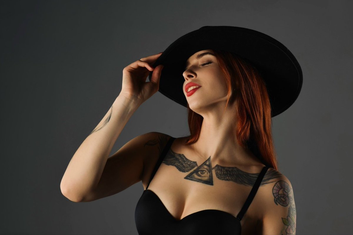 ShowGirls tweet media