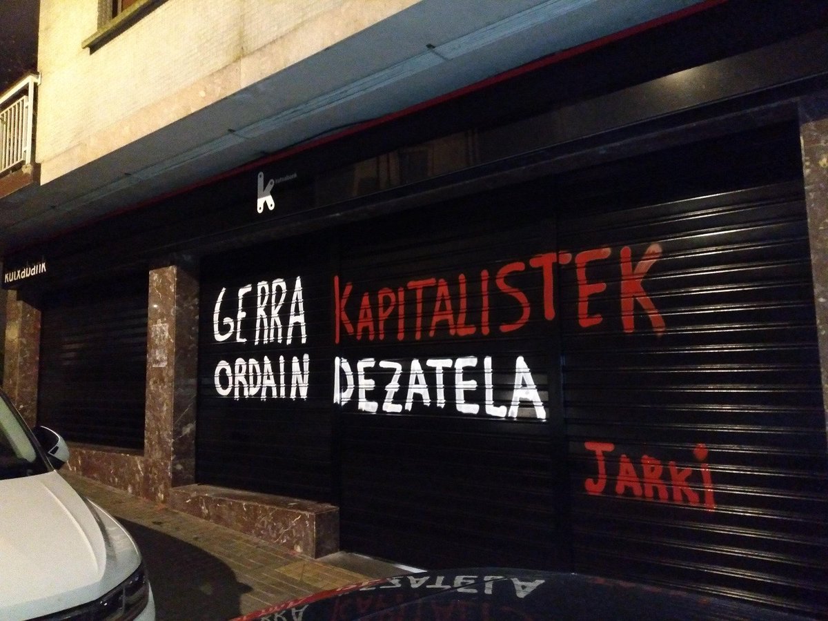 JardunK's tweet photo. JARKI antolakunde iraultzaileak BBVA, Santander Kutxabank... bezalako bankuek industria armamentistikarekin daukaten erlazioa salatu du.

GERRA KAPITALISTEK ORDAIN DEZATELA! https://t.co/YEGbfRcnpA