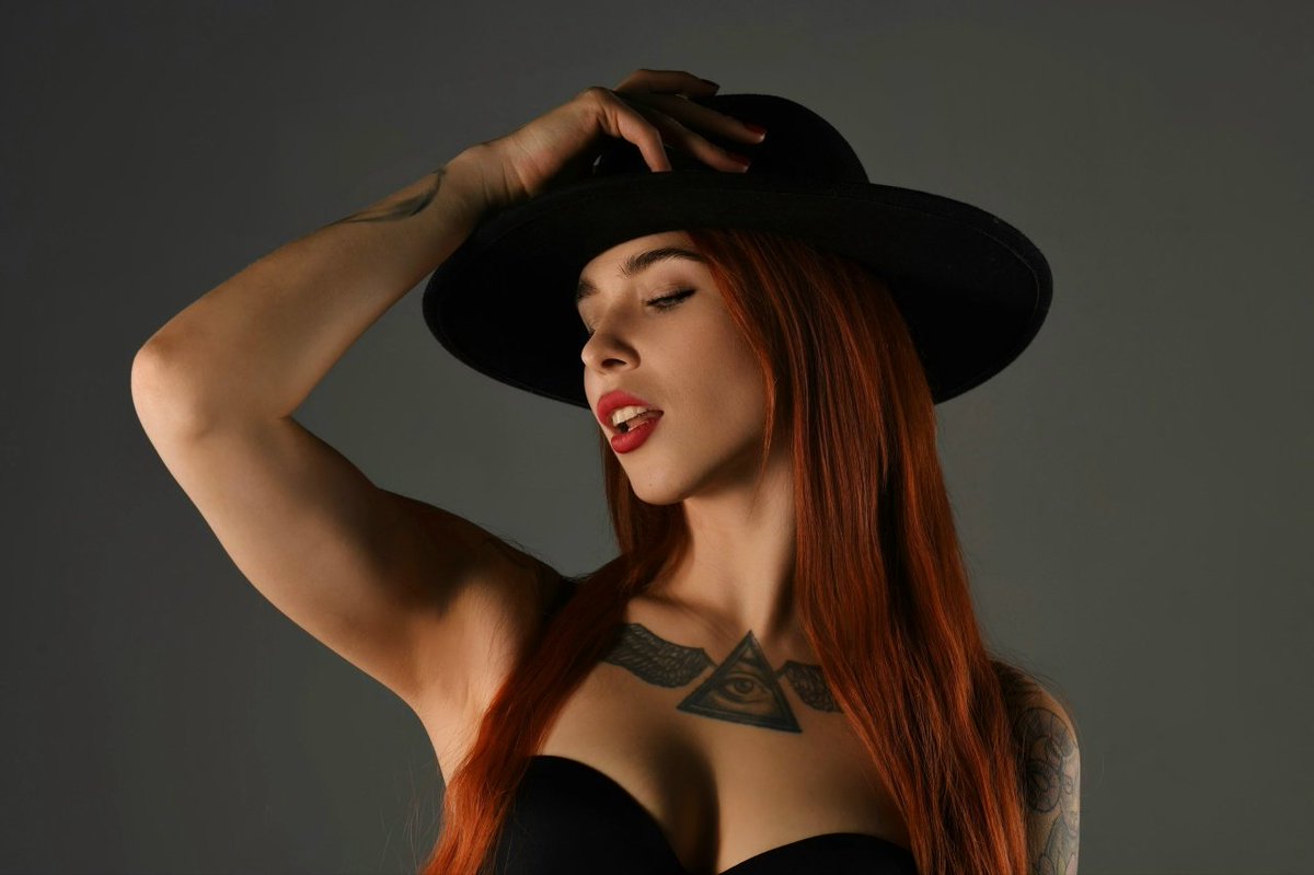 ShowGirls tweet media