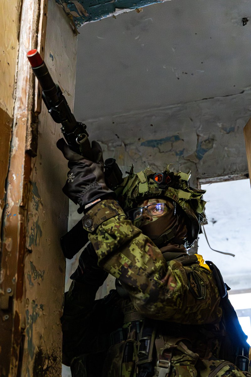 Kaitsevagi's tweet image. Viru Infantry Battalions urban combat exercise "Virus Kevads" in Mežaine, Latvia 🇱🇻

📷 Pvt. Hanno Kull

#kaitsevägi #EDF #Estonia #military #militarytraining #NATO #WeAreNATO #StrongerTogether