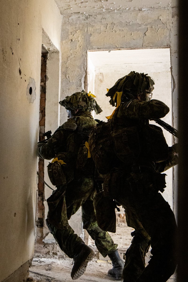 Kaitsevagi's tweet image. Viru Infantry Battalions urban combat exercise "Virus Kevads" in Mežaine, Latvia 🇱🇻

📷 Pvt. Hanno Kull

#kaitsevägi #EDF #Estonia #military #militarytraining #NATO #WeAreNATO #StrongerTogether