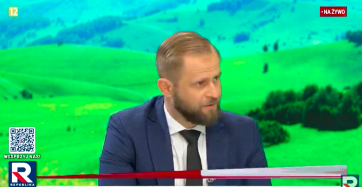 RepublikaTV's tweet photo. #Rachoń | Marcin #Borys (@ko_klub): nie oceniałbym tak tego przez ten pryzmat. Też nie powiedziałem wprost, żeby pani Monika stanęła w prawdzie. Powiedziałem, że ja będąc na jej miejscu o taką prawdę bym powalczył i tą prawdę chciał pokazać.
#tvrepublika #włączprawdę https://t.co/SvywJFX9ML