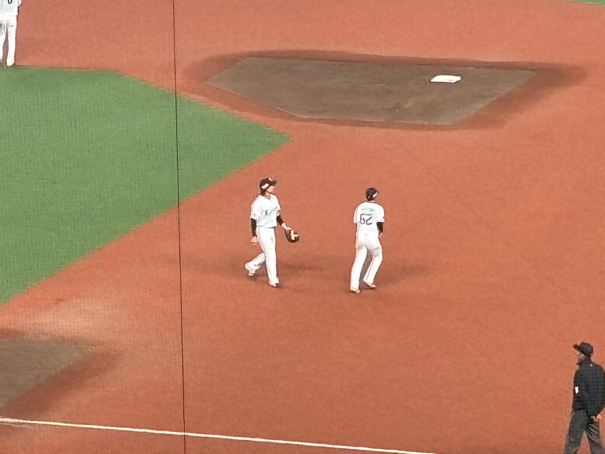 asa3401's tweet photo. オーバーフェンスを試合でも見せてくれ https://t.co/1pZwirc0Ww
