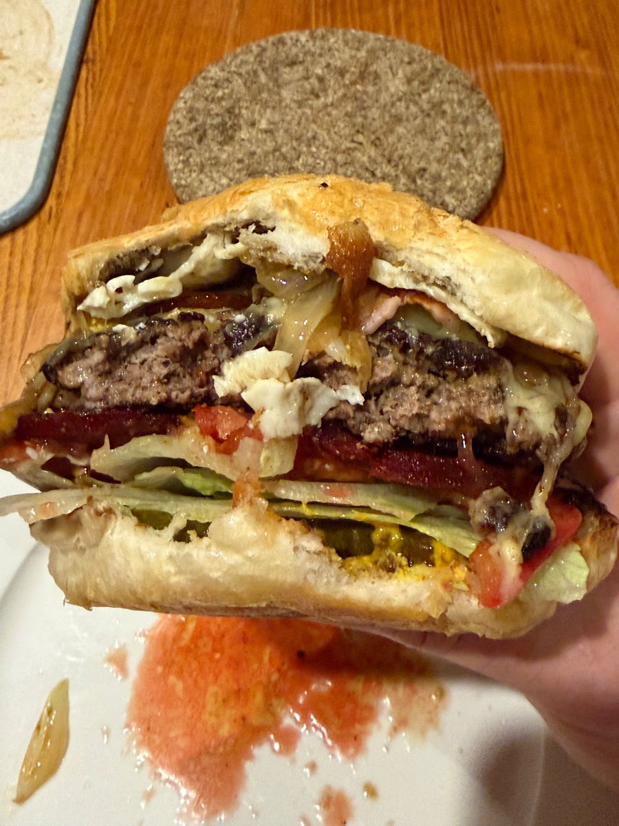 Made burgers tonight. Traditional strayan burger w/ lot (cheese, bacon, onion, egg + pickles, lettuce, tomato &amp; of course beetroot.)