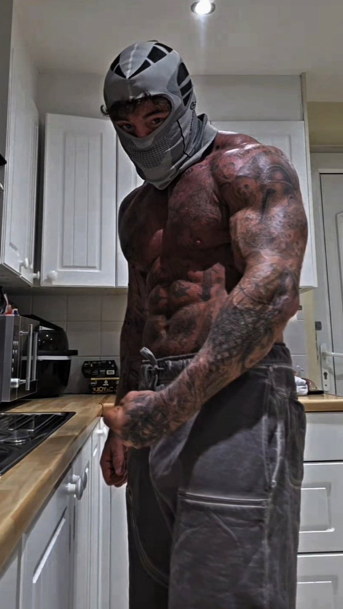 Zade_masked's tweet image. What do you think I should crush with my biceps? 💪 

#biceps #abs #tattoos #inked #maskedmen #masked #booktok #darkromance