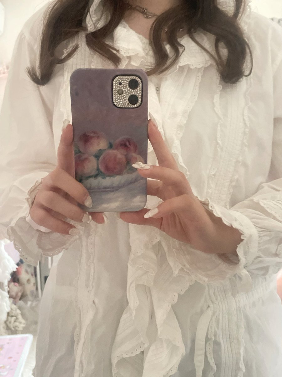 1212naa_'s tweet photo. 持っているだけで気分があがる、ルノワールの「桃」🍑のスマホケースをゲット♡⸝꙳
日常の中に絵画を取り込めるの素敵すぎるな〜⟡.· https://t.co/i787iNGAWw