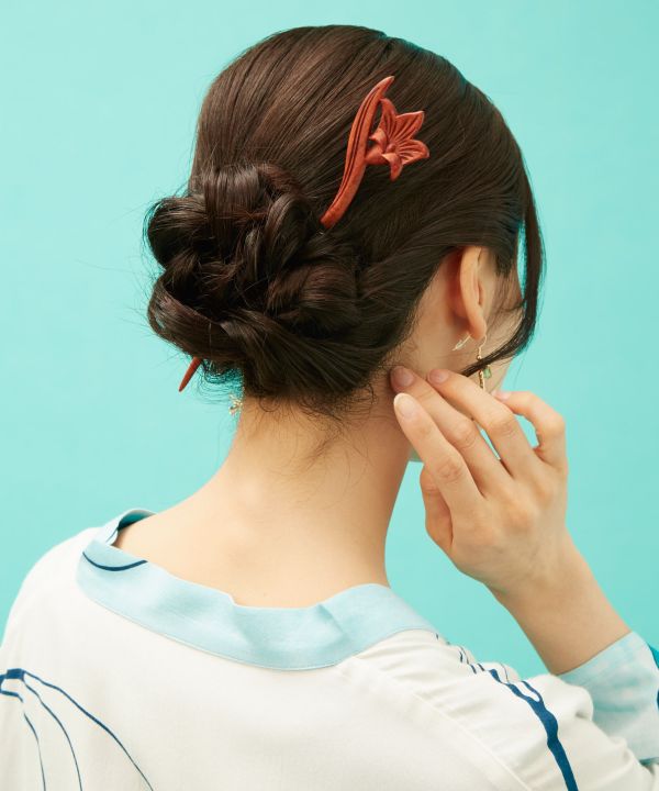 かんざし＞ まとめ髪を美しく✽ しっかりとした木彫りや、折り鶴など和