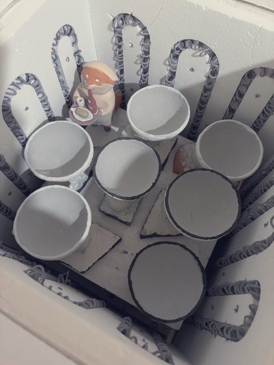 釉がけして本焼き🔥

#キツネのジョヌと小さな雑貨店
#ナツメヒロ
#イキモノ雑貨豆福堂