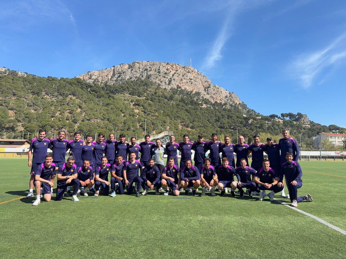 Barca_Nara_Mie's tweet photo. 🔵メソッド研修🔴
バルサアカデミーのテクニカルディレクターは現地でのメソッド研修を受講🧠

数日間のプログラムで、
基準をすり合わせ、プレーモデルをアップデート📈

日本のアカデミーコーチ陣にも内容がすぐに伝達され、選手たちが最新トレーニングを受けられる仕組みとなっています💪🏻 https://t.co/dxHKQwXM5C