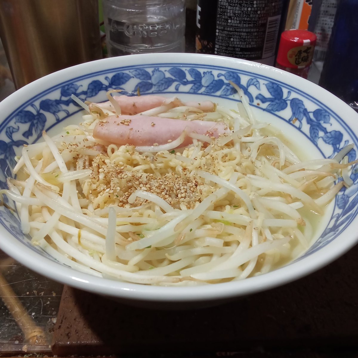 ajcu350's tweet photo. 自作もやしラーメン食おう🍜 https://t.co/LxfHvmsNwx