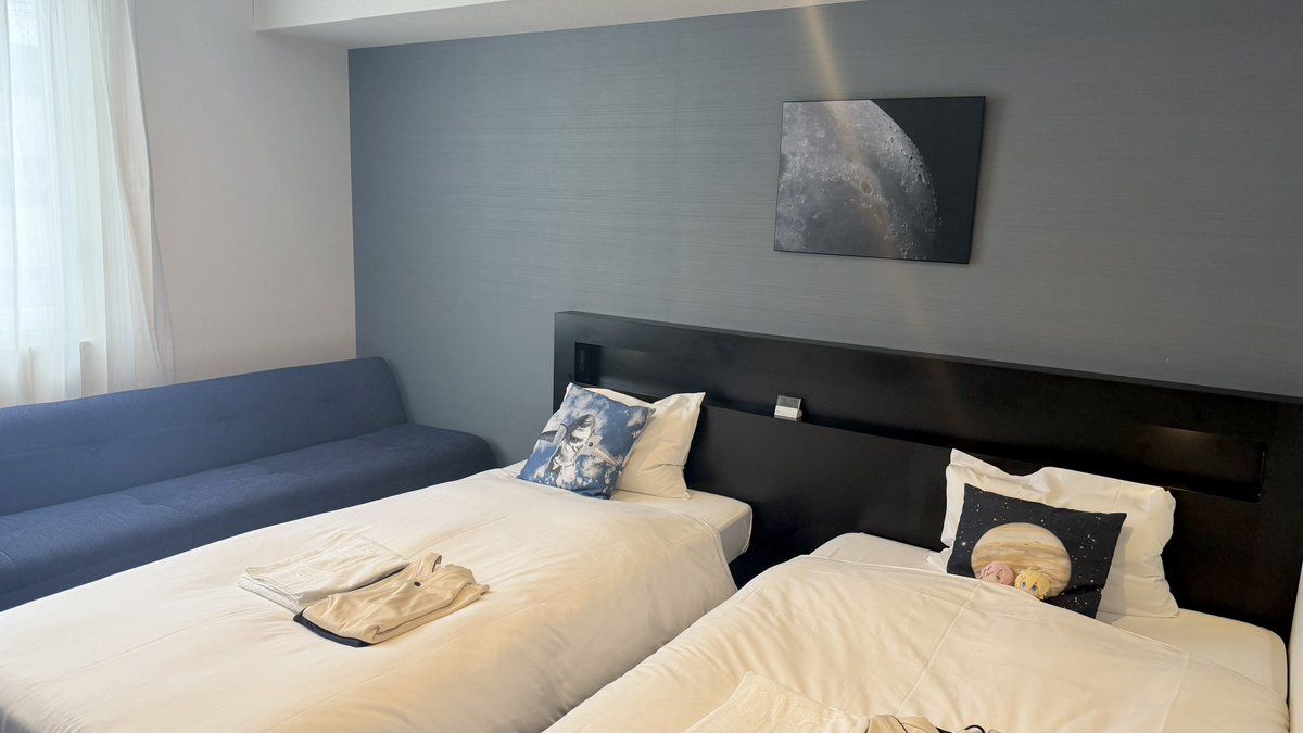 今日のホテル、会場裏のホテルとったら宇宙だったのかわいい〜🪐

明日はぬすとお出かけなので遊びの前乗り(？)
良い子なのでちょっとお昼寝しててください🐑💤