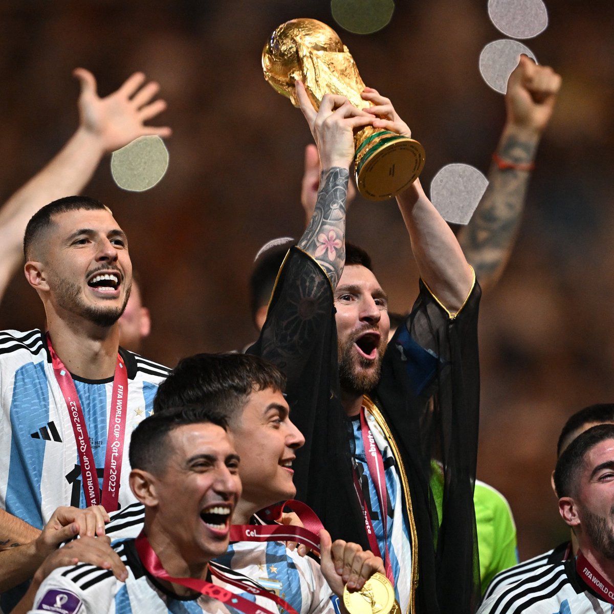 dkenson7's tweet photo. Un spectacle inédit pour la finale du Mondial 2026

Gianni Infantino annonce que Chris Martin mènera le premier show de mi-temps de l’histoire de la Coupe du monde 

Un événement inspiré du Super Bowl avec plusieurs stars au rendez-vous https://t.co/wF7zJkRn4q