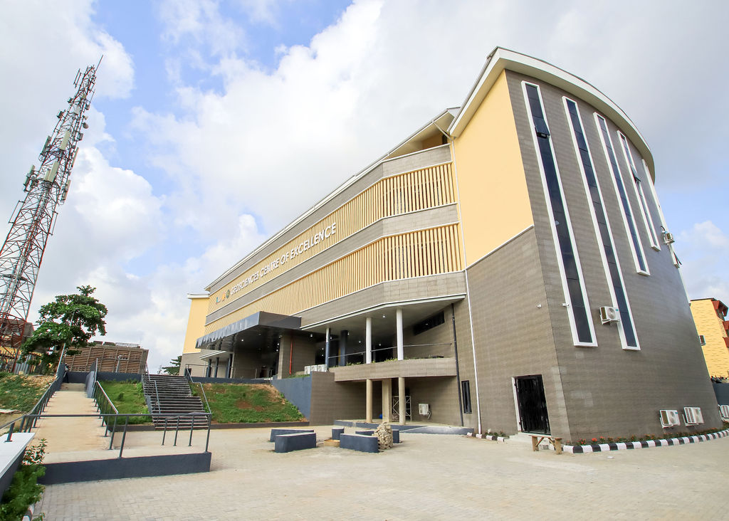 Shell_Nigeria's tweet image. Happening today: the formal inauguration of the University of Lagos Geosciences Centre of Excellence—a shared milestone made possible through collaboration between NNPC, SNEPCo, NCDMB, and UNILAG. 

Stay tuned.

#NNPCxSNEPCoxNCDMBxUNILAG
#Geoscience 
#Education 
#Research