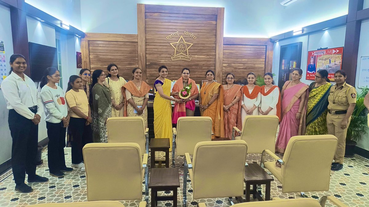 Ramesh_hjs's tweet image. Nashik TCS Case!

Honoring Nashik DCP Monika Raut for her courageous efforts in @TCS case by the Ranragini wing of the Hindu Janajagruti Samiti

#TCS #Nashik #Corporate 

@nashikpolice @HinduJagrutiOrg 
@kajal_jaihind @RatanSharda55