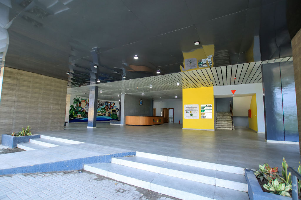 Shell_Nigeria's tweet image. Happening today: the formal inauguration of the University of Lagos Geosciences Centre of Excellence—a shared milestone made possible through collaboration between NNPC, SNEPCo, NCDMB, and UNILAG. 

Stay tuned.

#NNPCxSNEPCoxNCDMBxUNILAG
#Geoscience 
#Education 
#Research