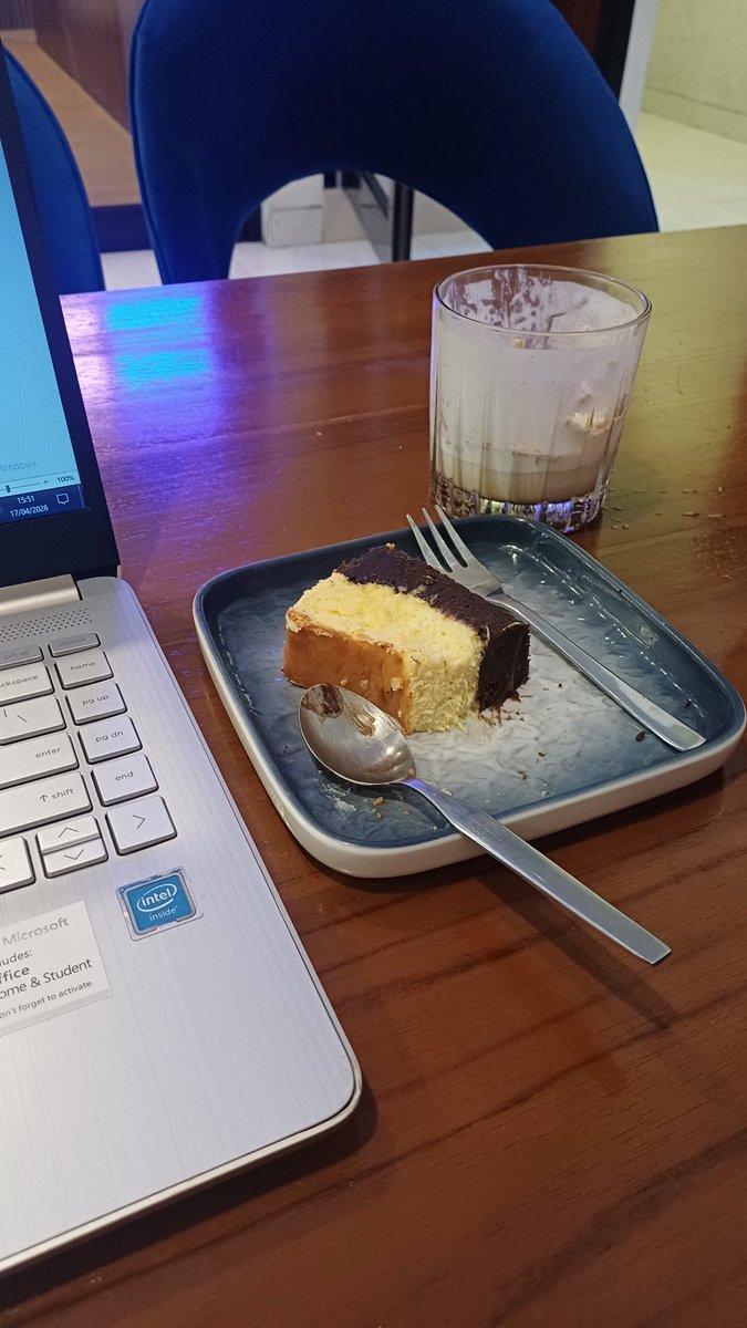mrdkmataho's tweet photo. Cuma foto se-potong cheesecake. 
Semoga di kehidupan yang cuma sekali ini, semoga ngga akan ada "ah mending uang buat beli ini dulu, itu dulu, dan lain-lain" alias yaudah kalau pengen beli 😊 https://t.co/ZgeVso86Tu