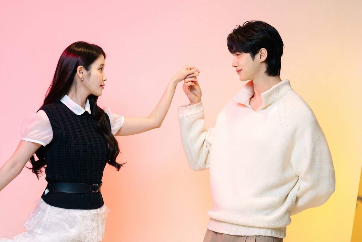 [BEHIND] #ByeonWooSeok and #IU for Disney+ Korea 

— from VARO Entertainment 
#21세기대군부인 #PerfectCrown