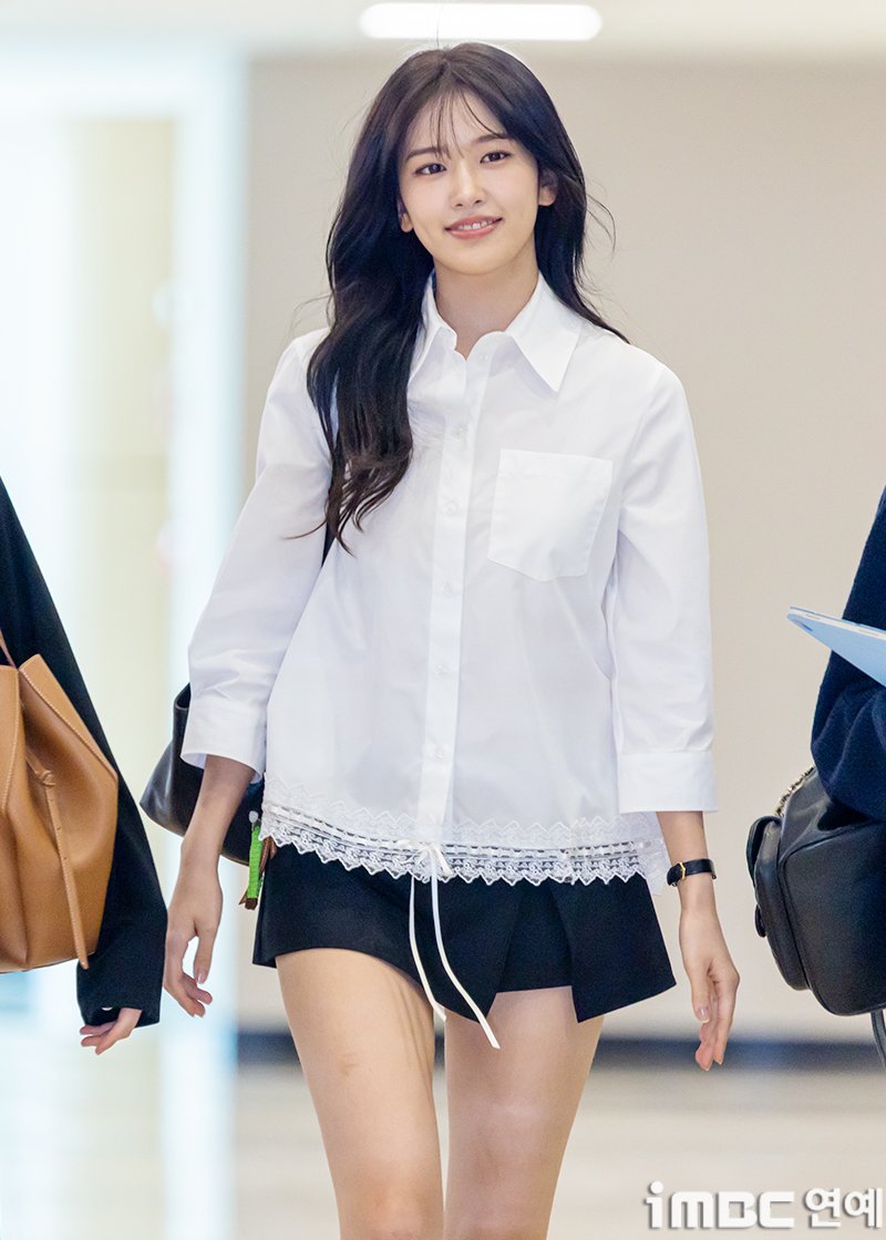[포토] 안유진, 볼콕!
#안유진 #아이브 #IVE #일본 #출국 #GMP_260417 [iMBC연예]

아이브(IVE) 안유진이 17일 오후 해외 콘서트 참석 차 김포국제공항을 통해 일본으로 출국하고 있다.

🔗enews.imbc.com/M/Detail/502017