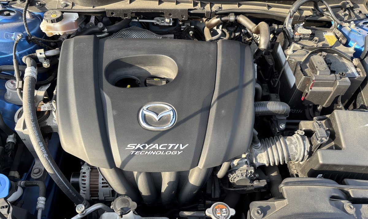 NX_HIROSAKI's tweet image. 掃除は一通り終わって、あとは荷物積むだけなんだけど頭おかしいのか荷物を何も持って来ないで駐車場来た(？)

ちょっと音楽聴いてまた戻ります...(何をしてるんだ俺は...)
 #MAZDA  #デミオ  #掃除は計画的に (？)