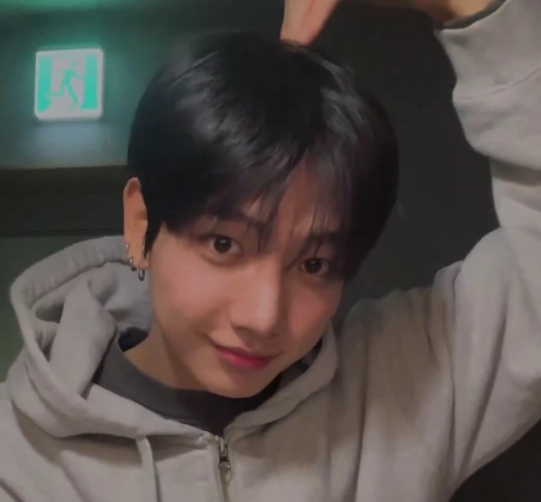 라미 tweet media