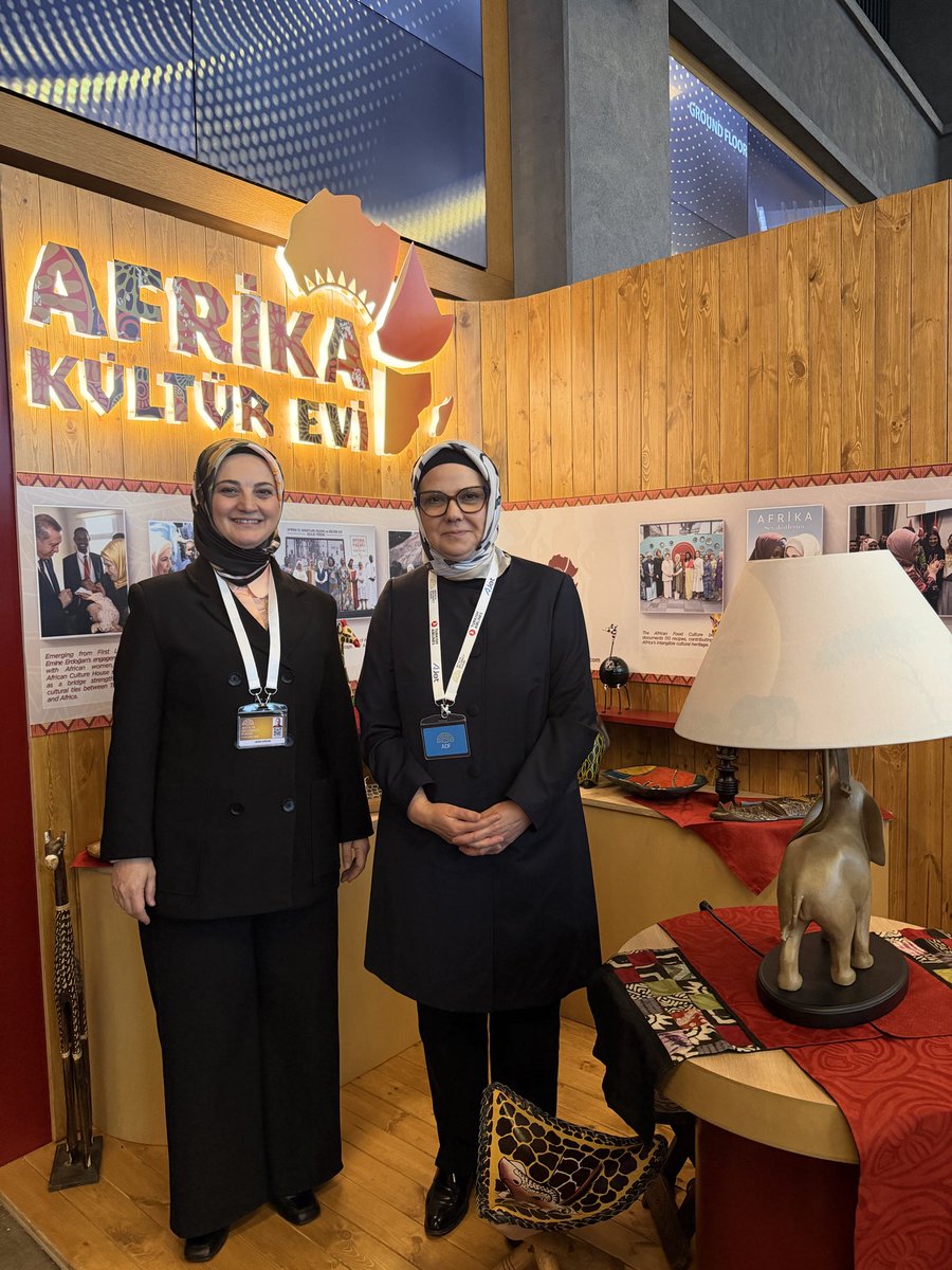 aysebohurler's tweet image. #ADF Diplomasi Forumu günümüzün ihtiyaçlarına göre yinelenen gündemiyle yine tüm dünyayı Antalya’ya toplamış.
Yol ayrımı, kriz, savaş en çok duyduğumuz kelime. 
Aşırı üretim, yetersiz beslenme ve gıda güvenliği de konular arasında. Konuşmacılar arasında tarım eski bakanımız Mehdi