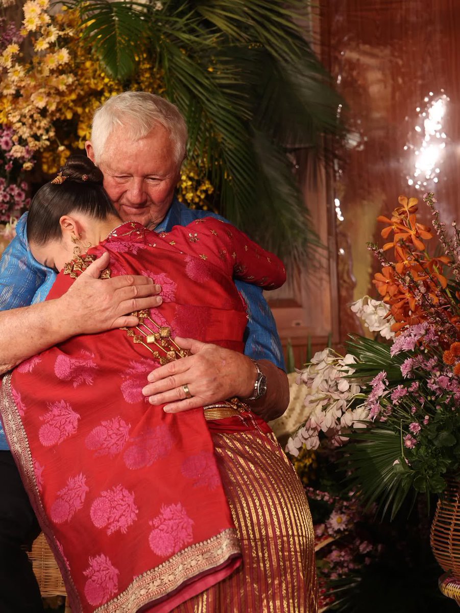 รูปที่ทำฉันอีโมคือรูปนี้ .. ลูกสาวแด๊ดดี้วันนี้มีคนดูแลอย่างดีแล้วนะคะ แด๊ดดี้คงสุขใจมากแน่เลย🥰 #NYเขยนอร์เวย์สะใภ้ขอนแก่น