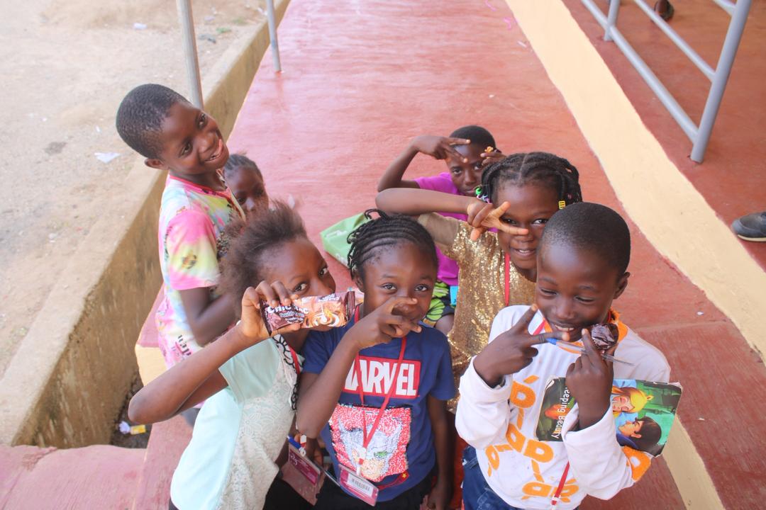 DzuelsF's tweet photo. Day 3: Books are flying off the shelves📕, summaries are being written and submitted📝 , biscuits are putting smiles on their faces 🍪. Reading competition is In full swing 📚 Let’s go!!! 🔥

#readingcompetition #ijero #ekiti #fyp #NGO https://t.co/N4nPp8h5dj