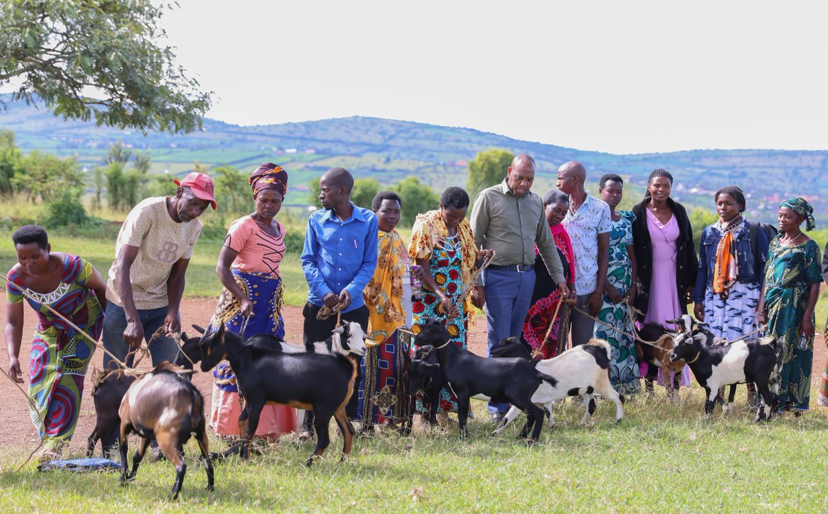 soscvrwanda's tweet image. In February 2025, two Village Savings groups were formed, bringing together parents of #children and young people living with disabilities. What started as small gatherings became spaces of #trust, shared #responsibility and #hope.

Read the story below;

sos-rwanda.org/news/latest-ne…