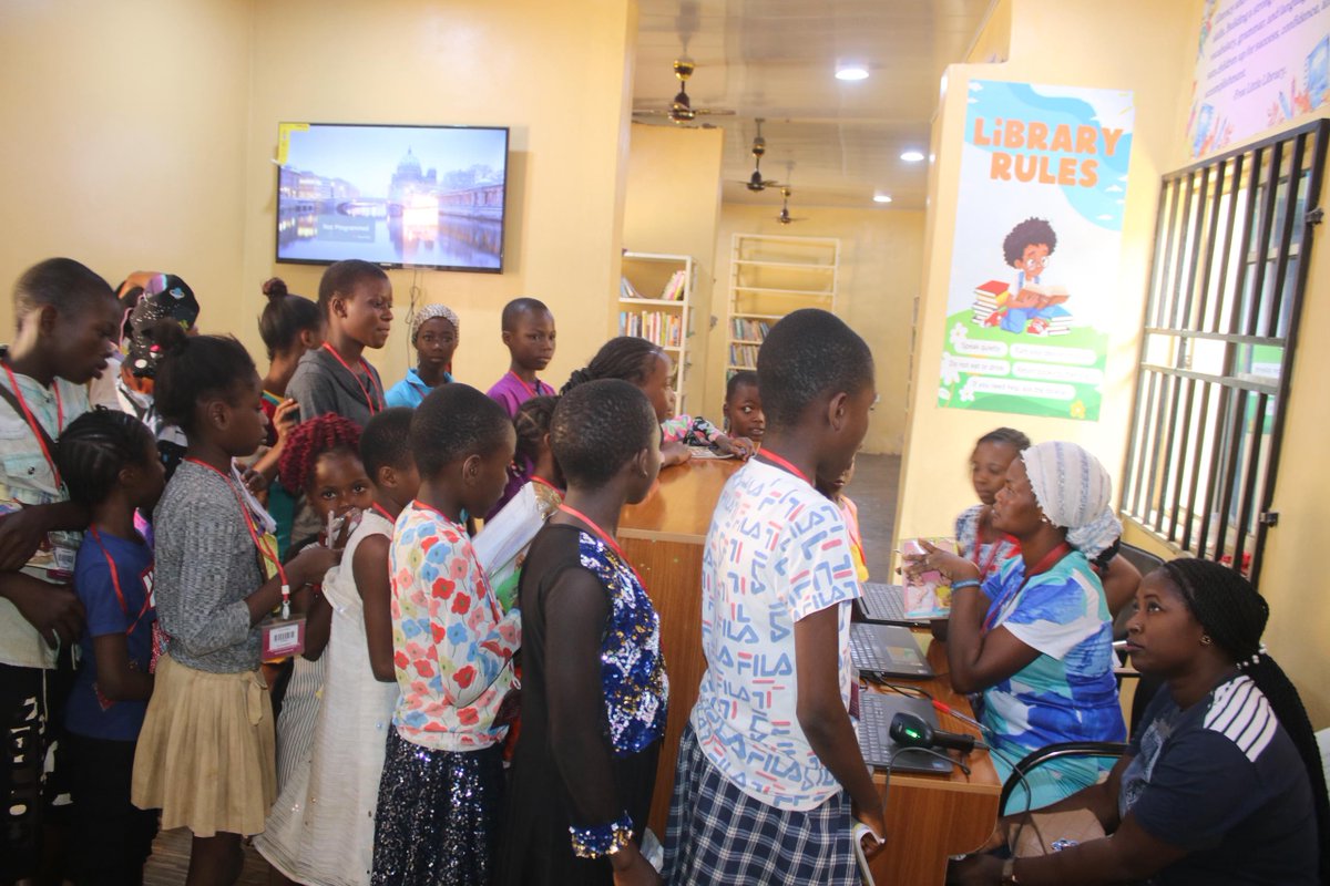 DzuelsF's tweet photo. Day 3: Books are flying off the shelves📕, summaries are being written and submitted📝 , biscuits are putting smiles on their faces 🍪. Reading competition is In full swing 📚 Let’s go!!! 🔥

#readingcompetition #ijero #ekiti #fyp #NGO https://t.co/N4nPp8h5dj