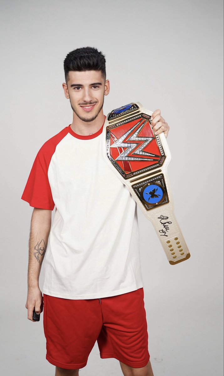 Gio/Almost a Superhero🦸🏻♂️ tweet media