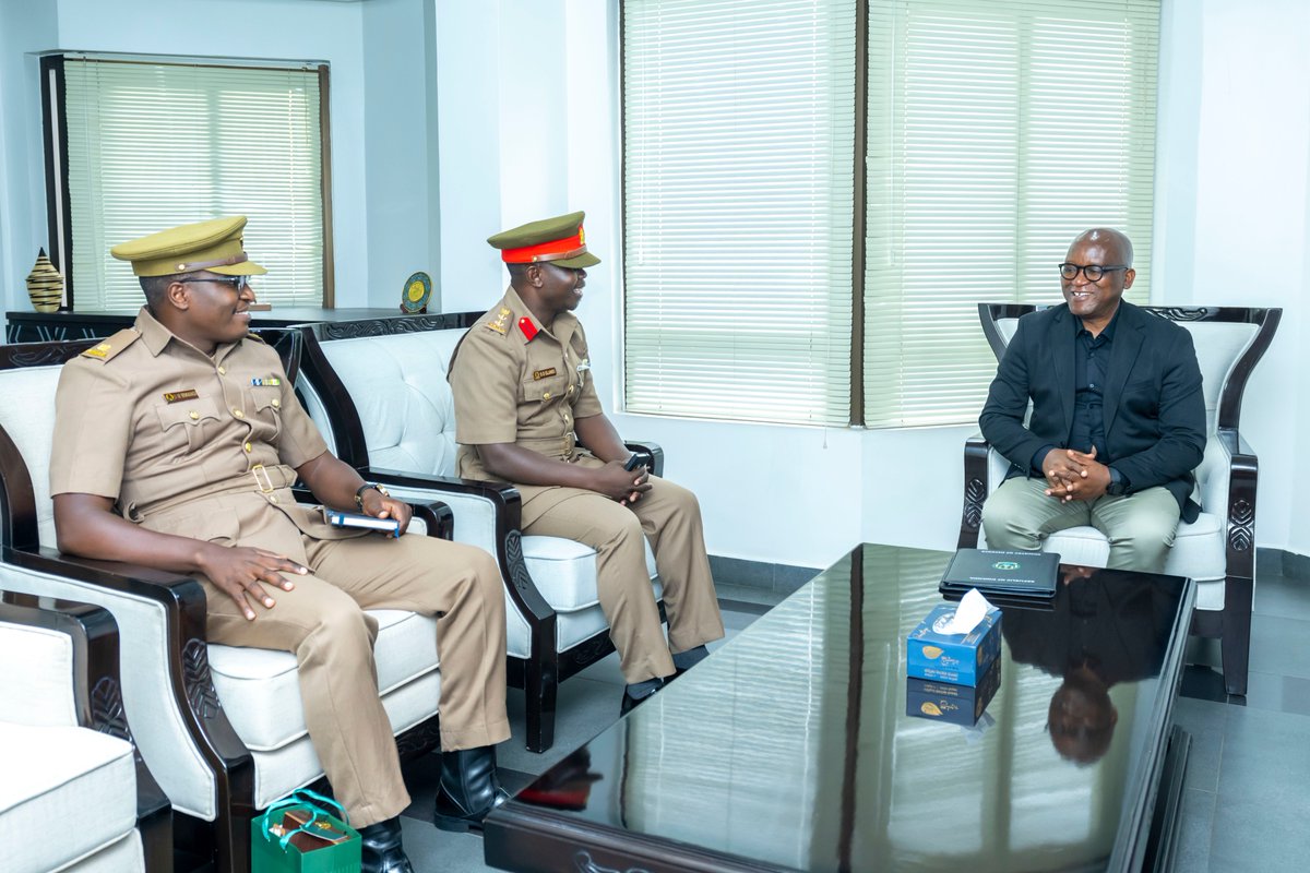 Mamaurwagasabo1's tweet image. Abasirikare  bishinzwe imibanire mu bya gisirikare mu Ngabo za #Kenya, bari mu #Rwanda kuva tariki 13 kugeza ku ya 17 Mata 2026, mu ruzinduko rugamije kungurana ubumenyi no kurushaho gushimangira ubufatanye busanzwe buriho mu bya gisirikare hagati y’u Rwanda na Kenya.
Bakiriwe