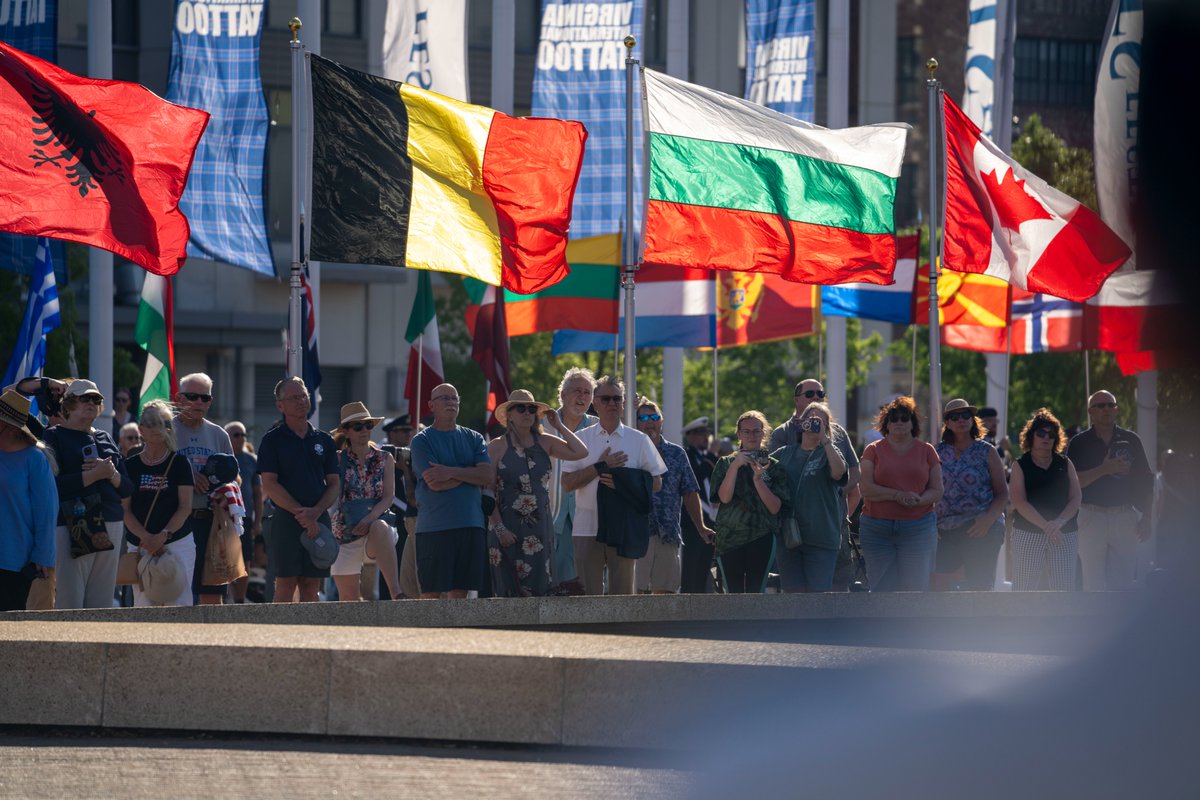 NATO_ACT's tweet image. 32 flags. One Alliance. Shared horizons.
A symbolic Flag Raising Ceremony opened the @NorfolkNATOFest, reflecting what @NATO stands for every day: unity, strength &amp;amp; shared purpose.
In #NATO’s North American home, #Norfolk, the transatlantic bond is front &amp;amp; center.
#WeAreNATO
