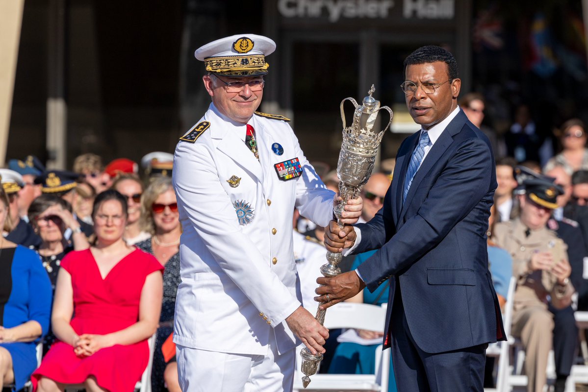 NATO_ACT's tweet image. 32 flags. One Alliance. Shared horizons.
A symbolic Flag Raising Ceremony opened the @NorfolkNATOFest, reflecting what @NATO stands for every day: unity, strength &amp;amp; shared purpose.
In #NATO’s North American home, #Norfolk, the transatlantic bond is front &amp;amp; center.
#WeAreNATO