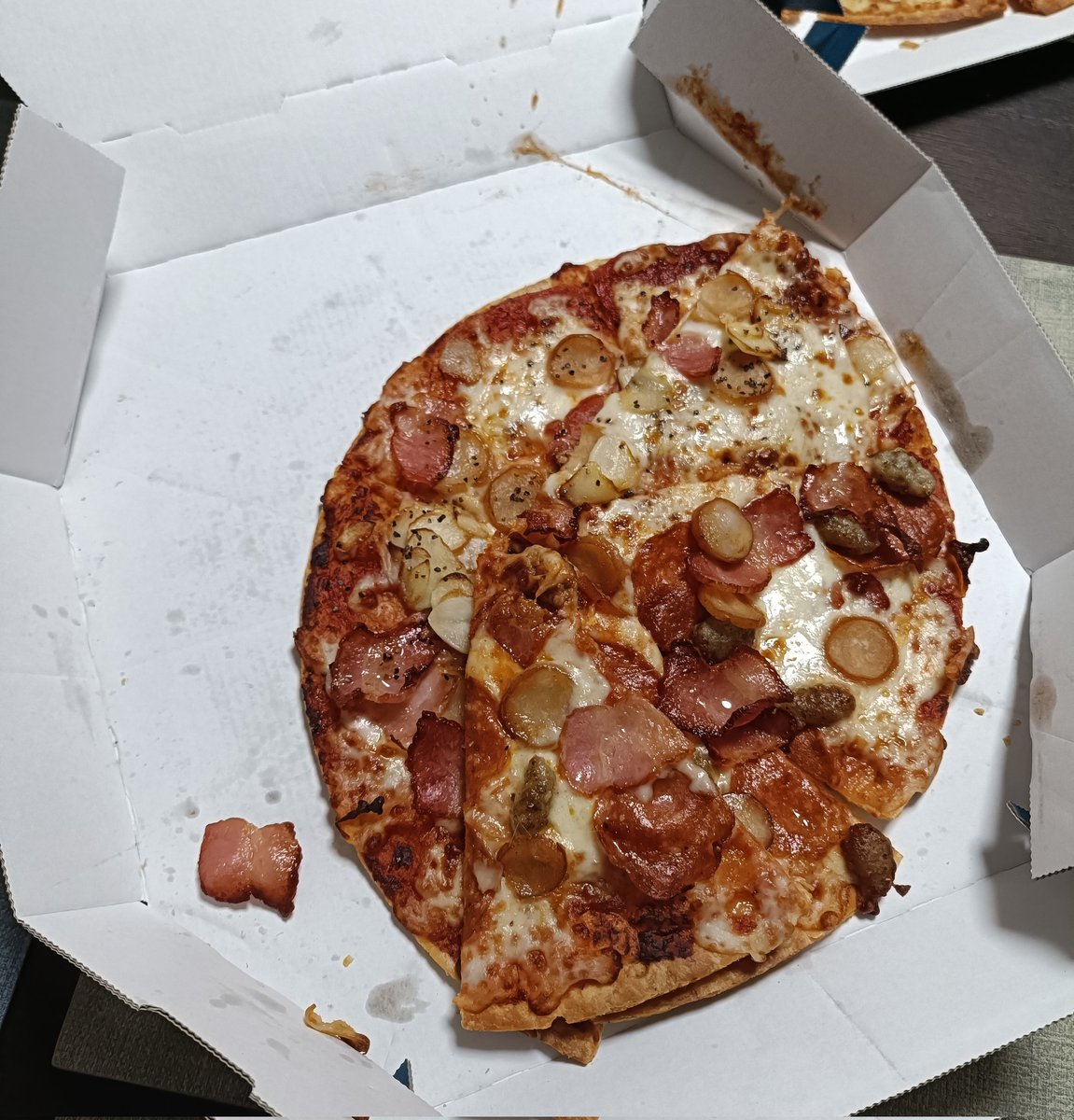 ピザ届いたらこれよ