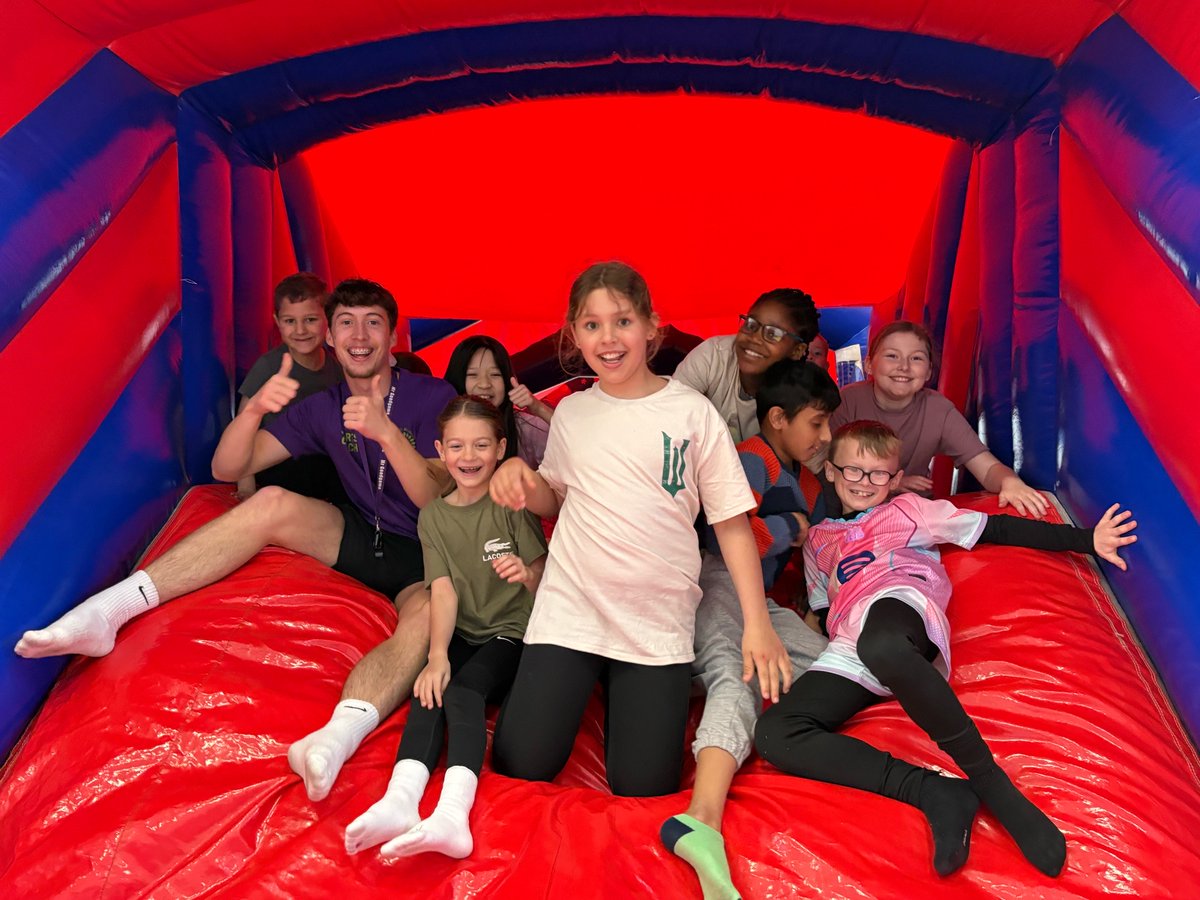 ChapelHillPri's tweet image. Epping Owls have arrived and are loving the inflatables🦉🤩

#wearechapelhill #inflatables