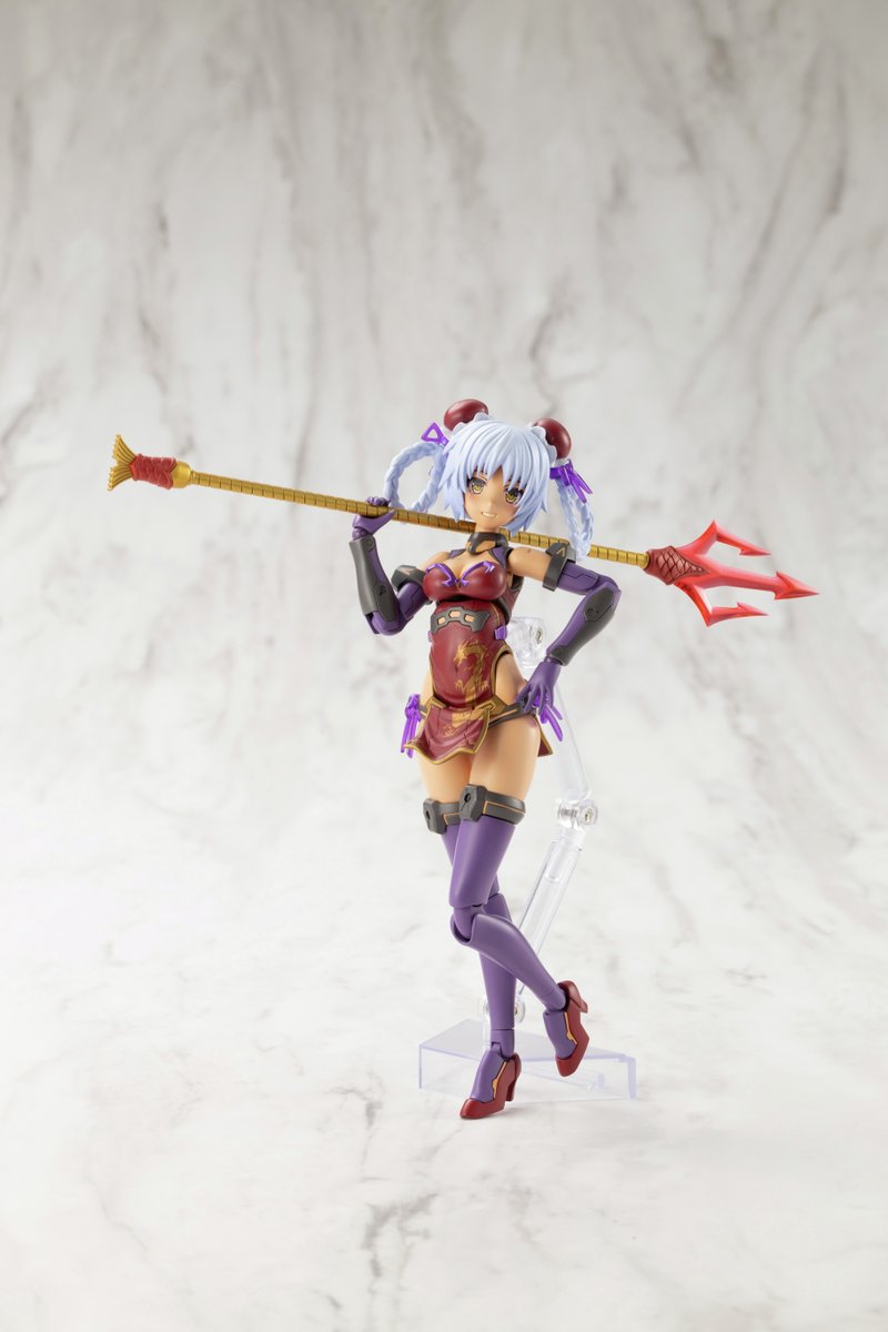 kotobukiya_p's tweet image. ＼発売開始！／
燃える炎を封じた魔法武器「フレイムライト」が遂に発売🔥

クリアーレッド穂先×ゴールド柄の3色成型。
1商品で斧槍・槍・三叉槍の大型武器が揃います！
3mmなので、接続・改造パーツとしても優秀です✨

kotobukiya.co.jp/product/detail…

#コトブキヤ #MSG