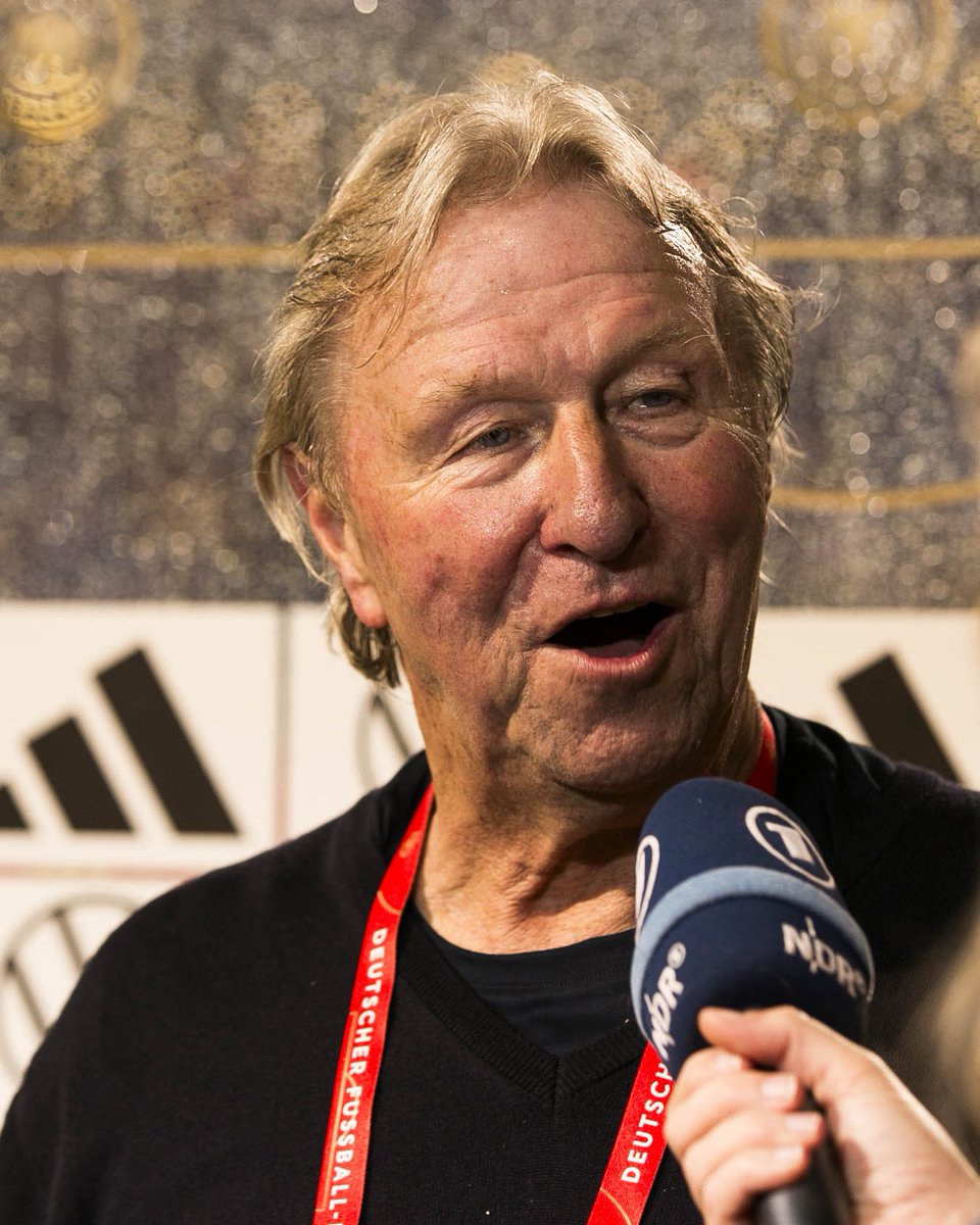 torbote's tweet photo. Happy Birthday, Horst! Menschenfänger, Kopfballungeheuer und Ikone Horst Hrubesch feiert heute seinen 75. Geburtstag. Alle Gute!

#horsthrubesch #dfbfrauen https://t.co/Jf7kRsMzbA