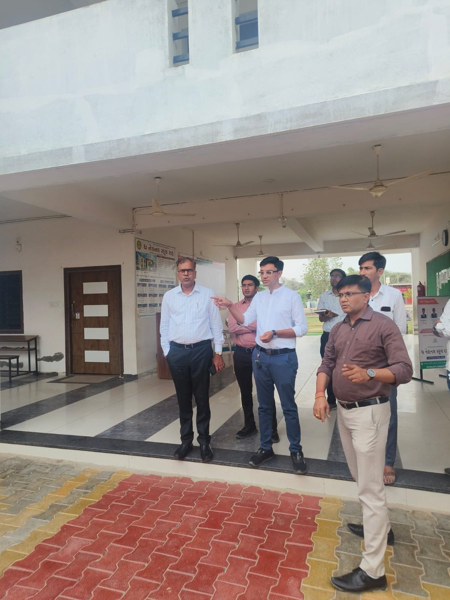 CollectorVT's tweet photo. આગામી સમયમાં યોજાનાર સ્થાનિક સ્વરાજયની સંસ્થાઓની ચૂંટણીના અનુસંધાને રાહ તાલુકાના સ્ટ્રોંગ રૂમની મુલાકાત કરી  રીસિવિંગ-ડિસ્પેચિંગના આયોજનનું નિરિક્ષણ કરવામાં આવ્યું. https://t.co/iJfZ4R1hmA