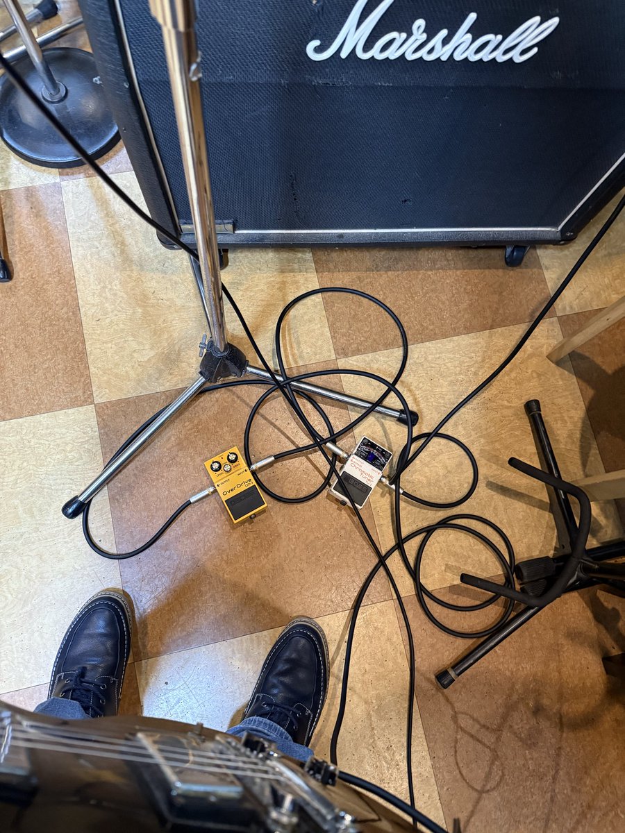 odd9g's tweet photo. 3時間スタジオ入ってギター弾いてきた🎸

前回ギターあげたから本当に弾きやすくなった。今まで重りつけて修行してたのを解除したみたいな感じ🧘

今日の練習は本当よかったなぁ https://t.co/dFr2ju1806